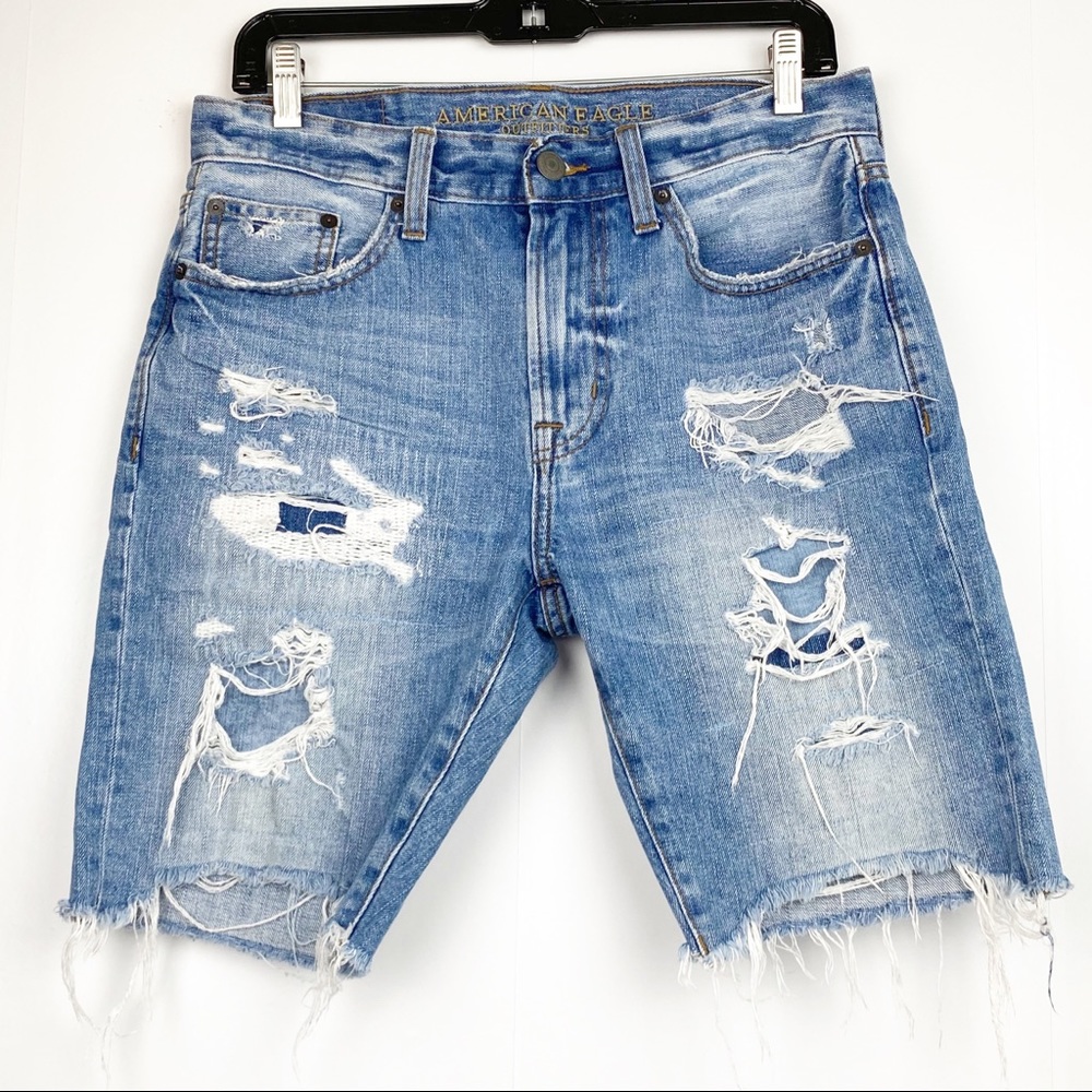 AMERICAN EAGLE distressed Bermuda mom jeans 29